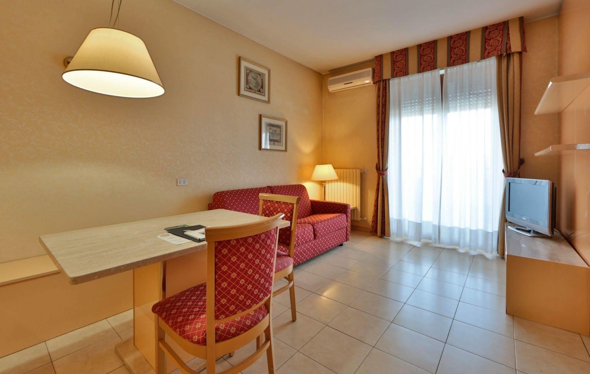 Unaway Hotel & Residence Quark Due Milano Ngoại thất bức ảnh