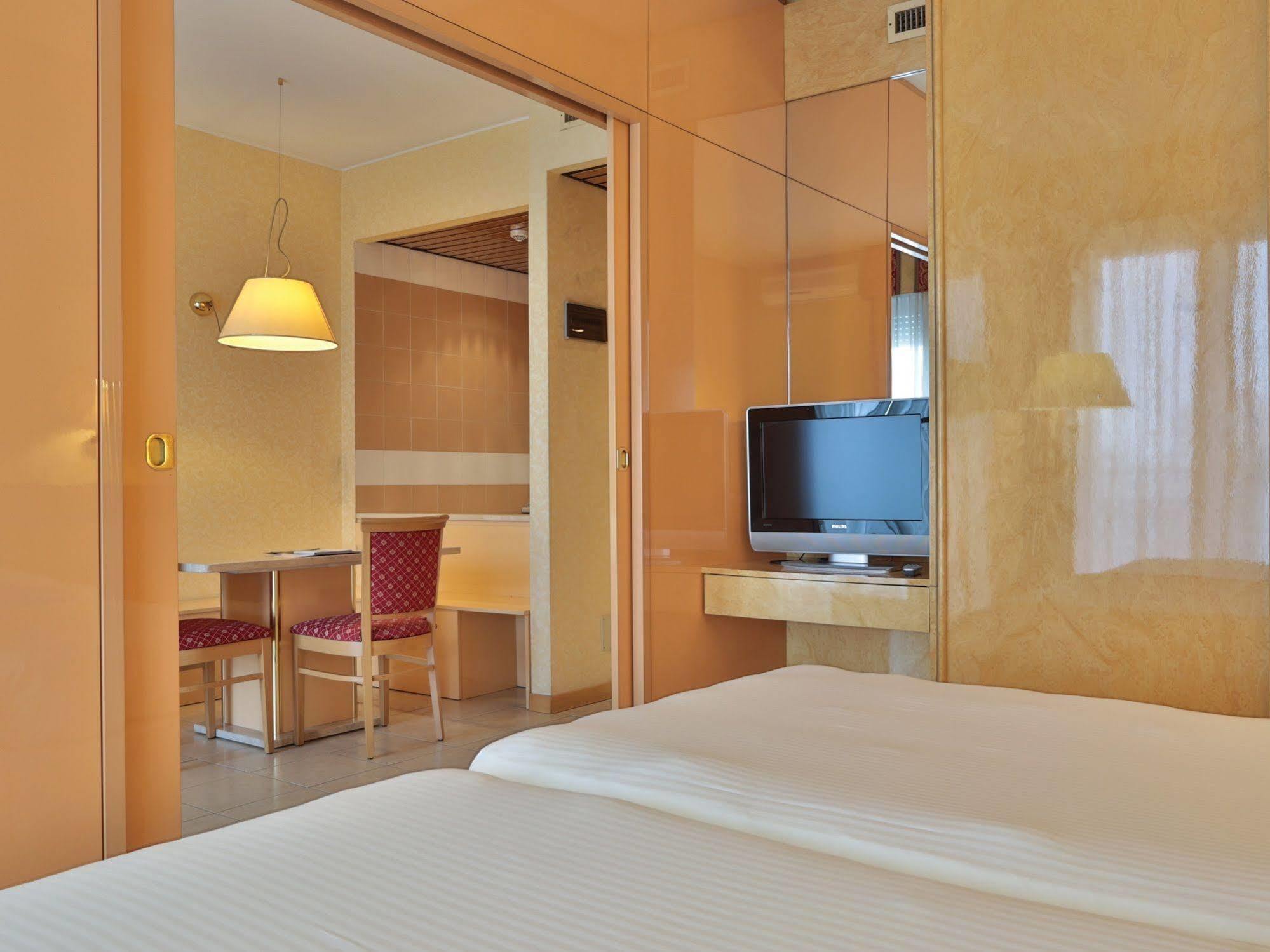 Unaway Hotel & Residence Quark Due Milano Ngoại thất bức ảnh